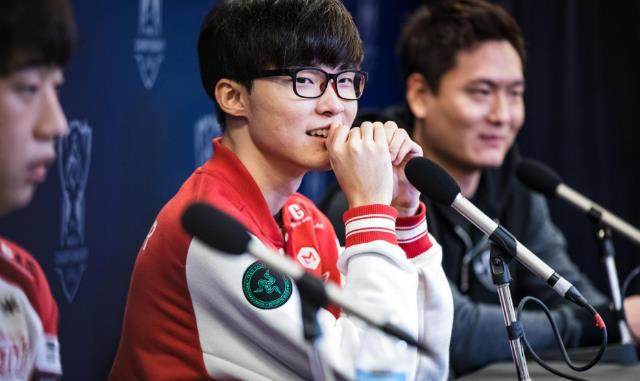 台上高唱队 台上高唱队