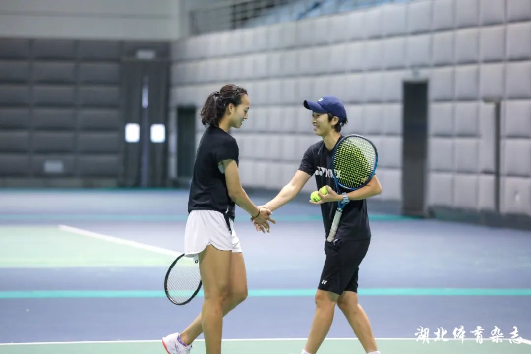 仅仅是两名 仅仅是两名